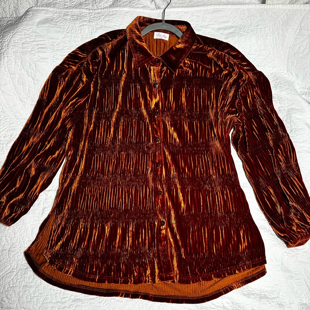 M Pink Lily pumpkin colored crushed velvet top button down stretchy long sleeve
